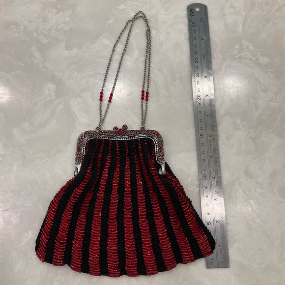 Vintage Art Deco Red Beaded Clasp Top Cocktail Bag with two Silver Chain Handles - Picture 12 of 12